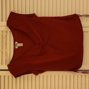 Old Navy maroon shirt